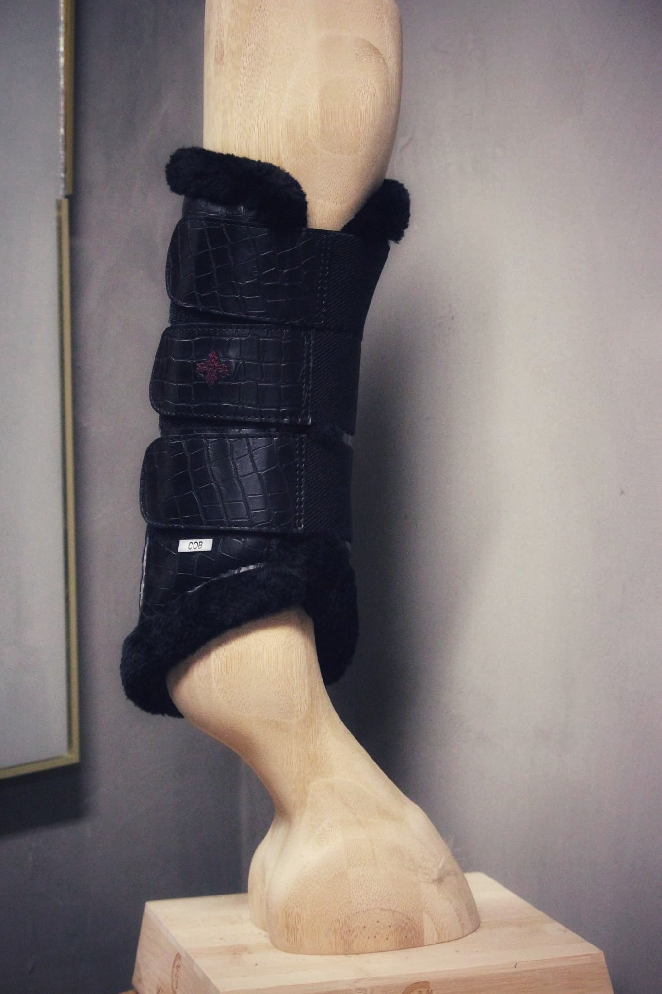 Onyx leg protectors