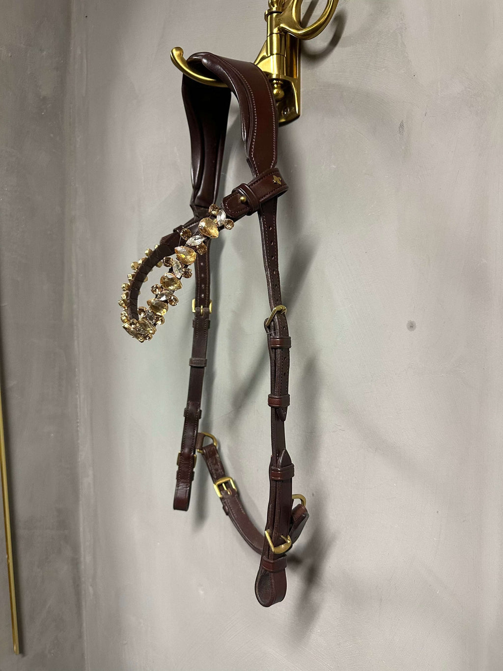PRE-LOVED Coco bridle in brown with champagne tiara browband and brass details, size full, gently used with all crystals intact