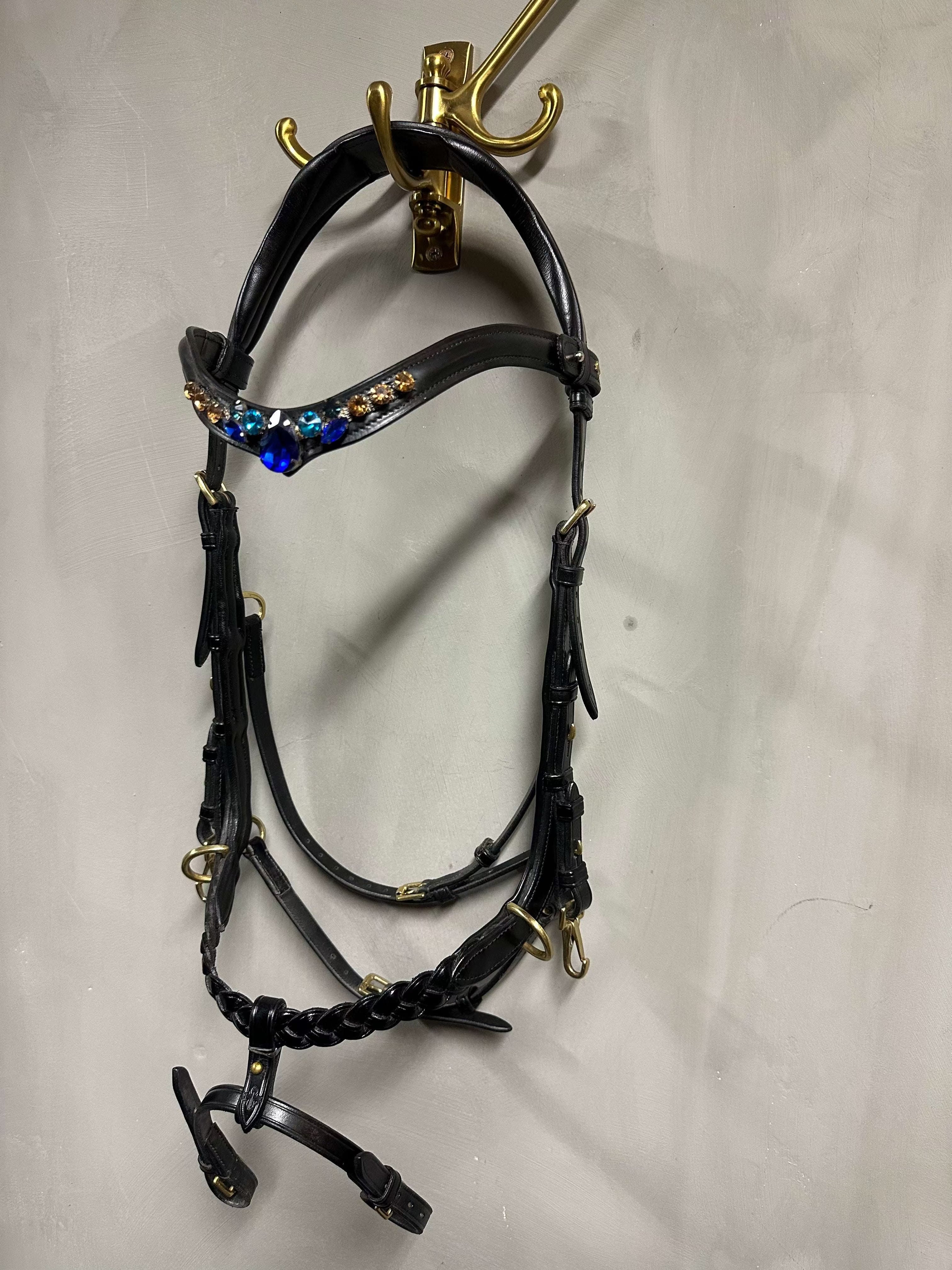 PRE-LOVED Odessa Bonita black leather saddle with brass hardware and bitstraps, size full, includes bitlifter