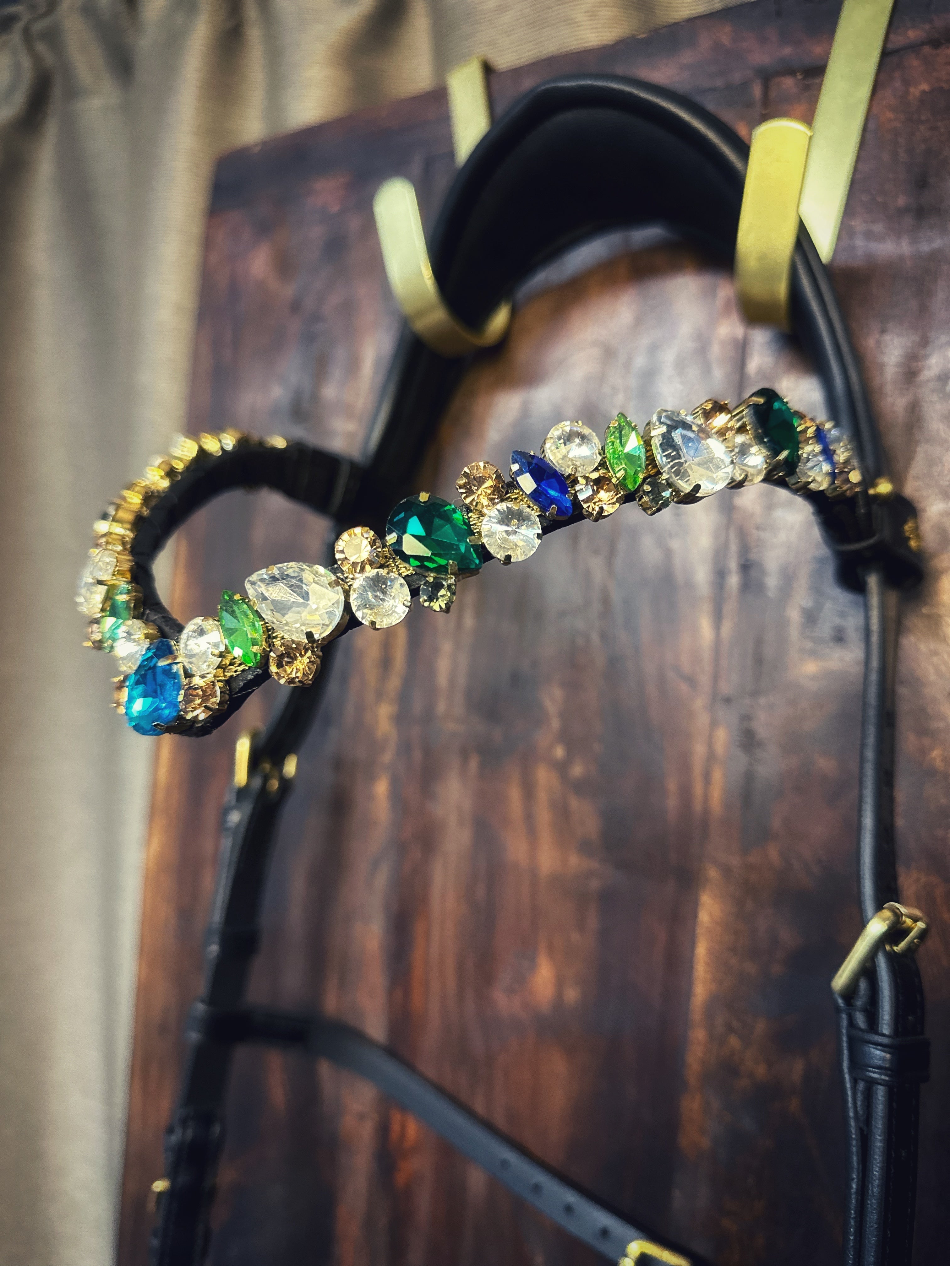 El Mar browband featuring multi-colored stones on high-quality Italian leather with quick-release clasp for equestrian use