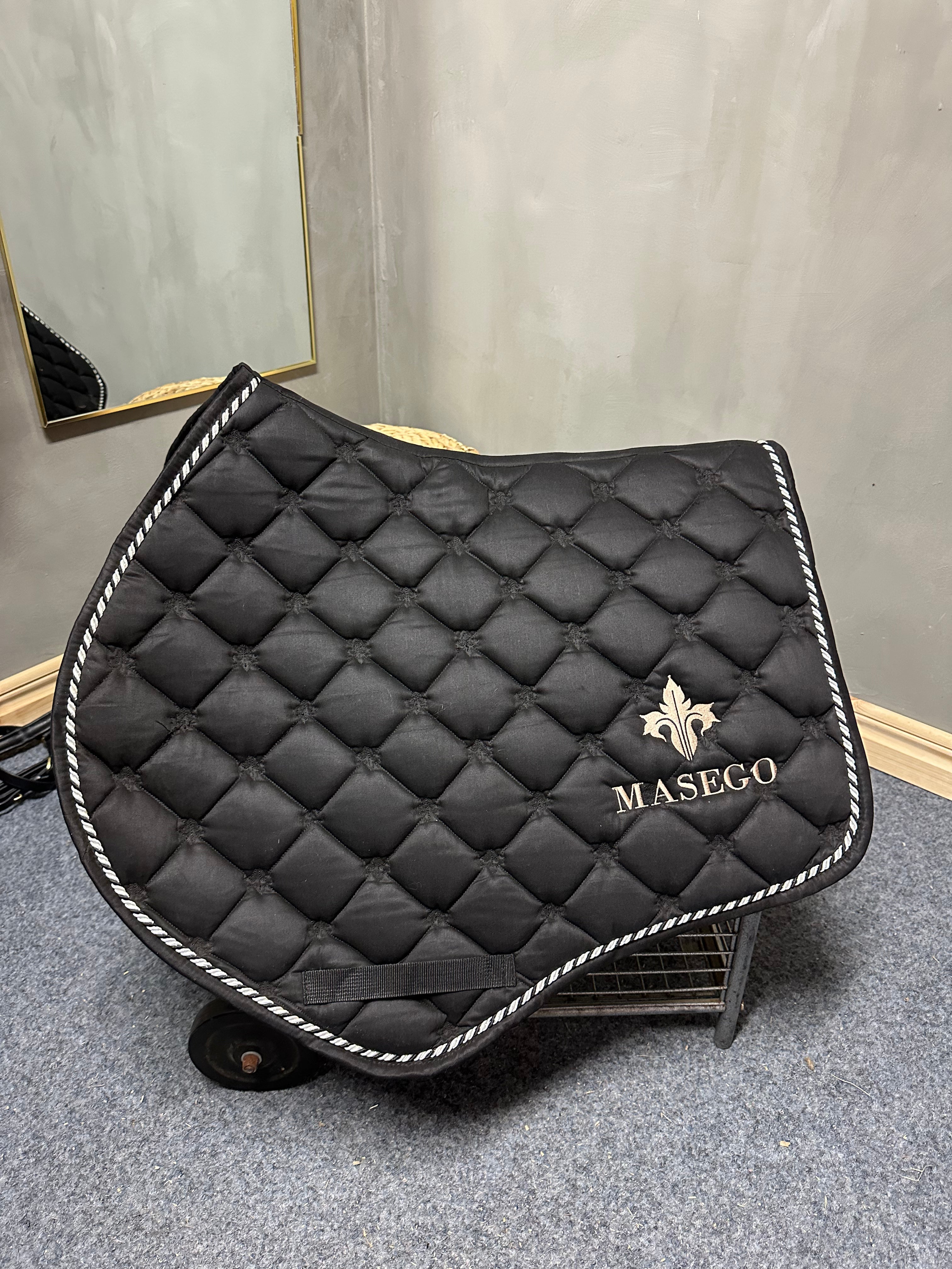 Black SAMPLE saddle pad with MASEGO Lily logo quilting, jump fit, full size